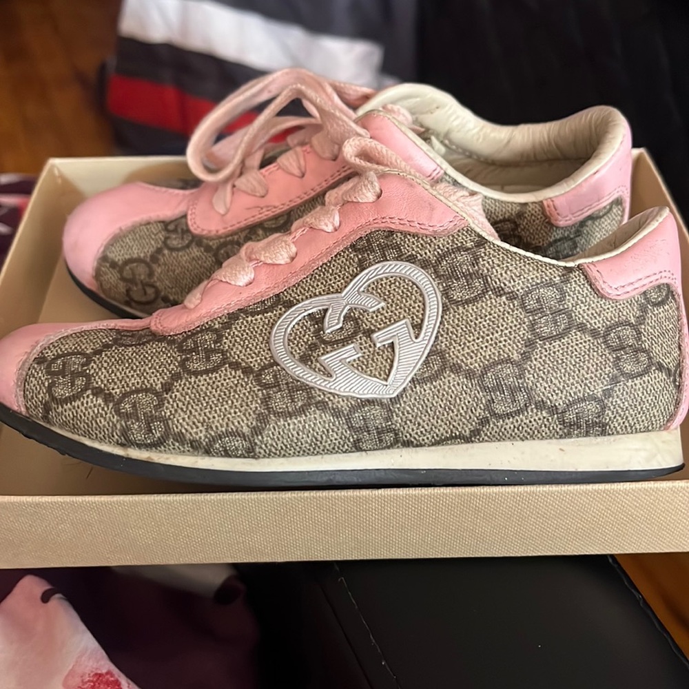 Pink Gucci kid shoes - Picture 1 of 2